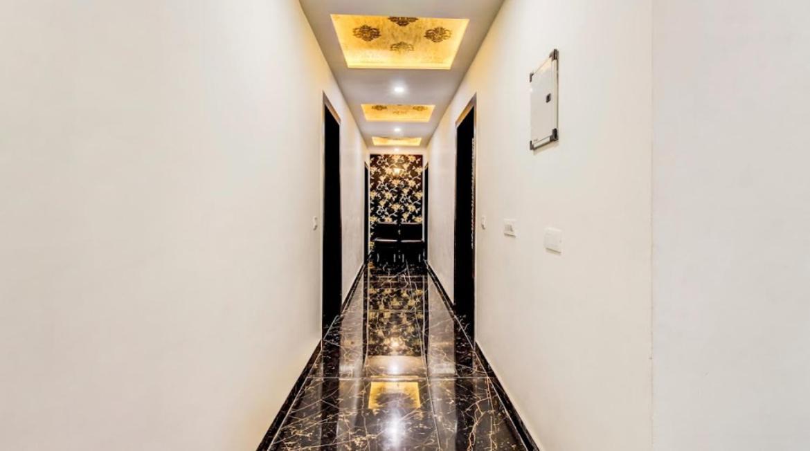 Hotel Blossom Rooms - Fully Ac Tājganj エクステリア 写真